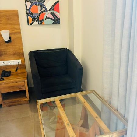 Hotel Golf View Sakura-Golf Course Road Гургаон Екстериор снимка