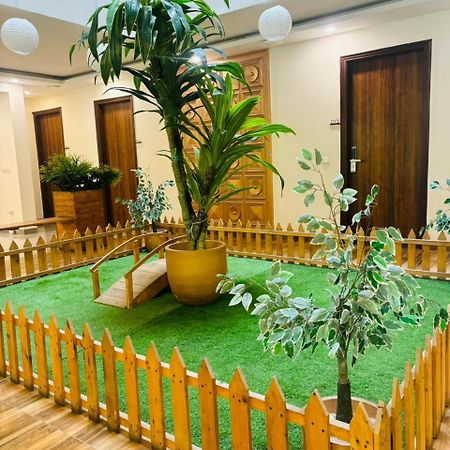 Hotel Golf View Sakura-Golf Course Road Гургаон Екстериор снимка